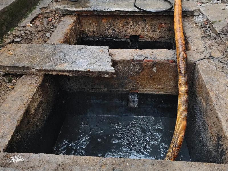 中央门清理化粪池